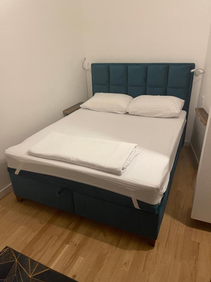 Sofie - Free Parking Place In The Garage Apartman Belgrade